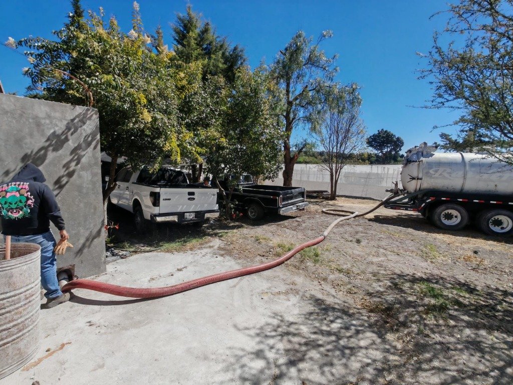 Limpieza de fosa con manguera